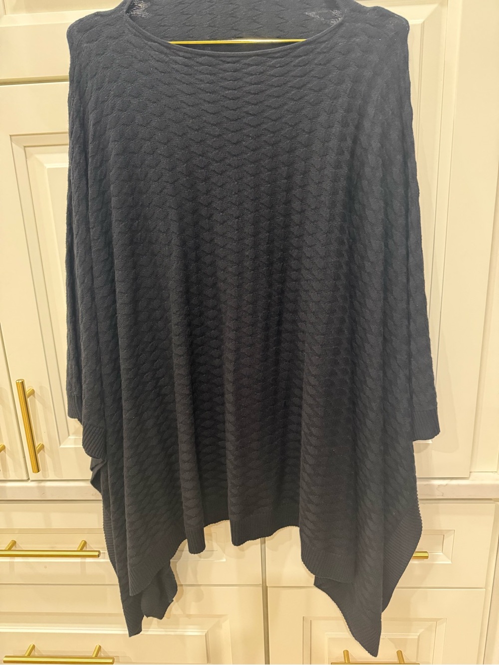 Lululemon Divinity Poncho *Woven in the color Black.
